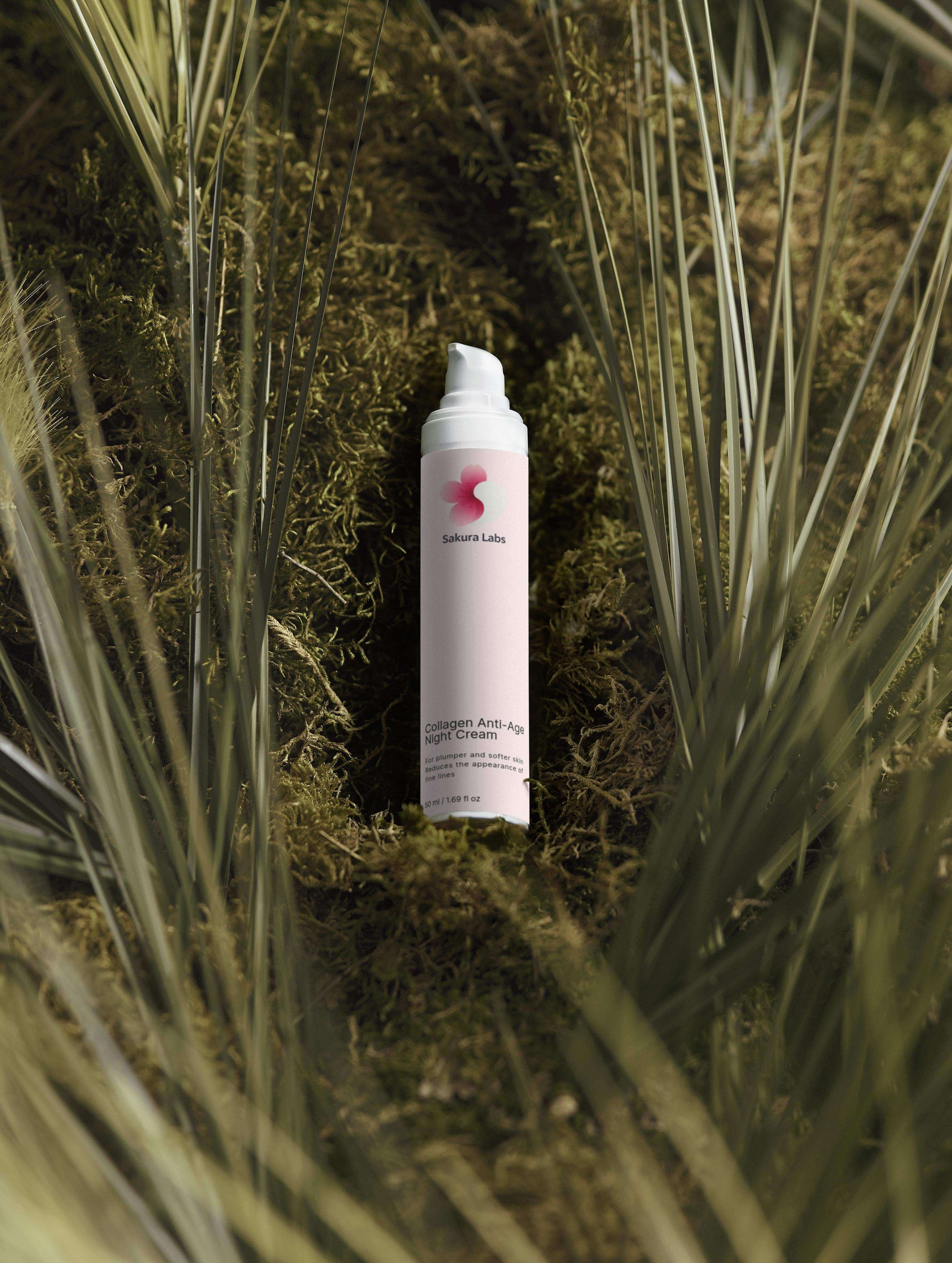 Intensive anti-age night treatment with shea butter and collagen for mature skin